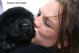 MoMo met puppy...
